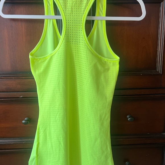 Nike Pro Hypercool Dri-Fit Tank Top - Neon Yellow - Size XS - Picture 2 of 3